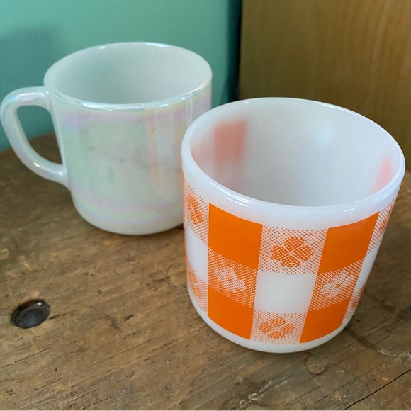Set of 2 Vintage Federal Glass Milk Glass Mugs - Picture 6 of 6